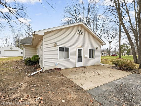 2nd image of 42645 Riggs Rd