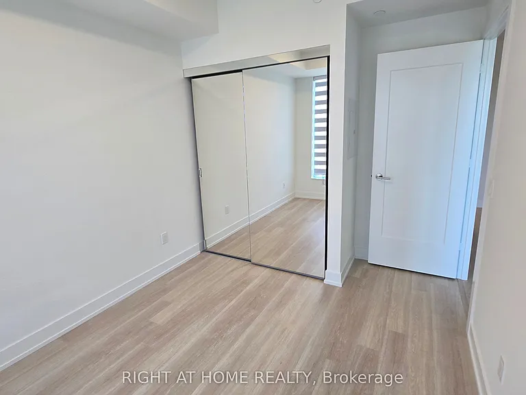 60 Central Park Dr #1707 — Photo 37