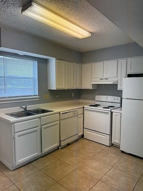2 bed, 1040 sqft, $1,200 — Photo 3
