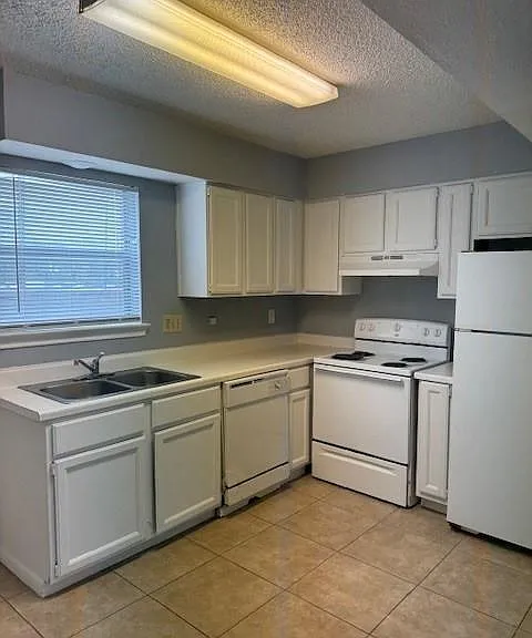 2822 Wimbledon Ct #C — Photo 3