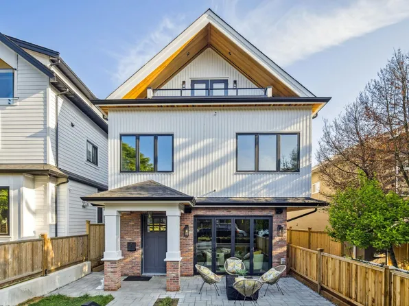 2244 E 11th Ave #1, Vancouver, BC V5N 1Z6