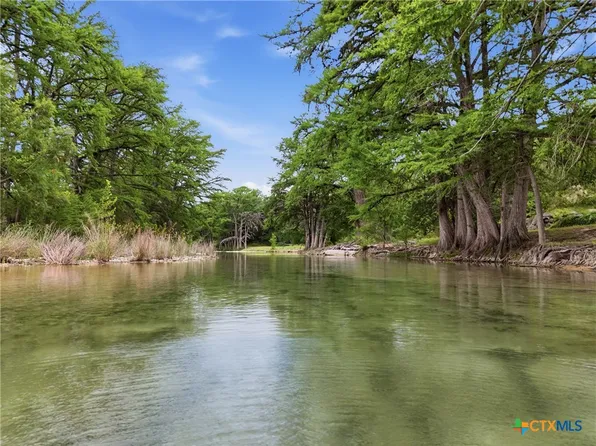 1260 Magers Rd, Concan, TX 78838