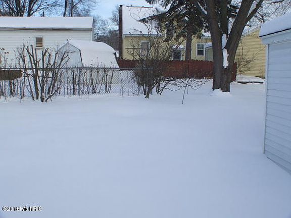 4th image of 1940 Kalamazoo Ave SE