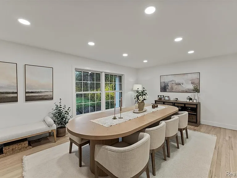 1935 Hillwood Dr — Photo 11