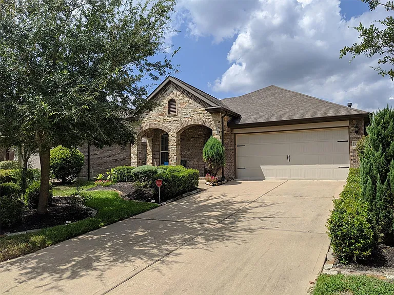114 N Heritage Mill Cir — Photo 1