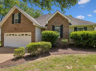 2709 Douglas Ln, Thompsons Station, TN 37179