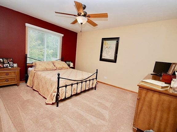 2nd image of 25494 W Greenview Ave