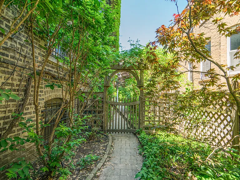 622 W Briar Pl #G — Photo 17