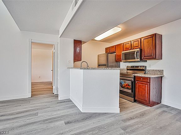 2nd image of 5154 S Jones Blvd Unit 208
