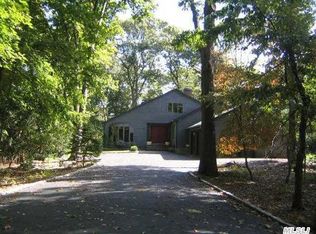 10 Highwood Dr, Northport, NY 11768