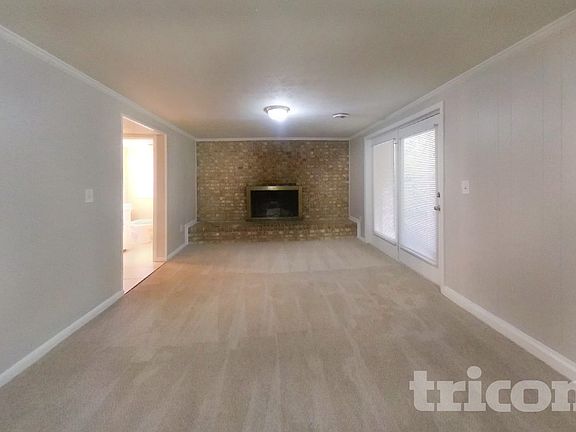 4th image of 543 Barbashela Cir