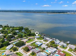 565 W Gateway Ct, Merritt Island, FL 32952