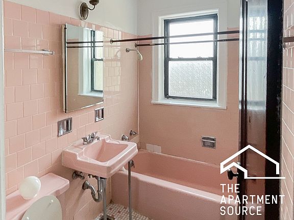 4th image of 2544 W Summerdale Ave #3R