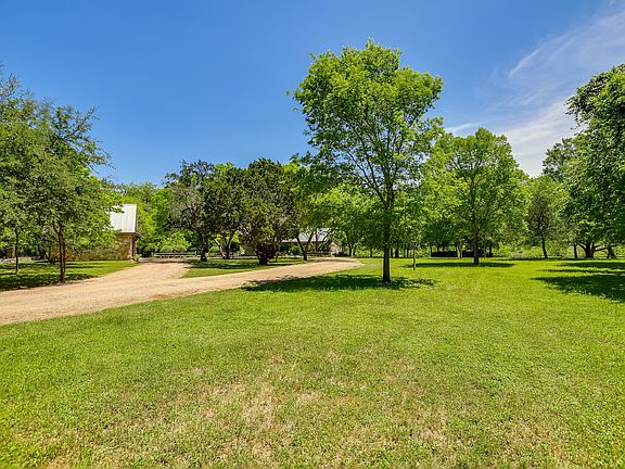 3rd image of 310 River Bluff Ln