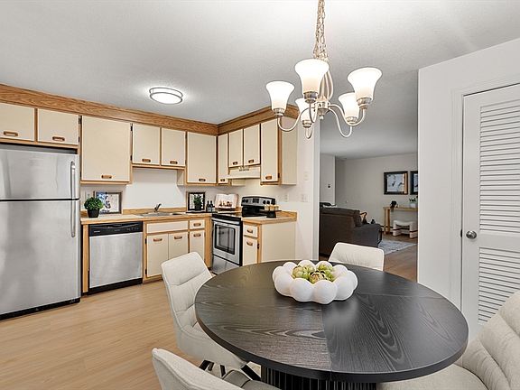 3rd image of 1720 Skyline Dr Unit 15