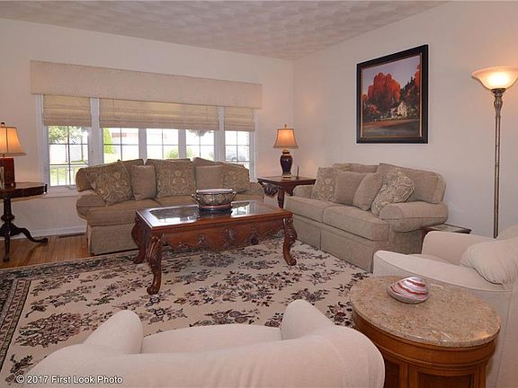 5th image of 6 Queen Annes Ct