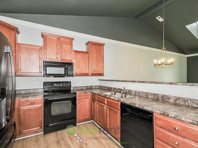 5006 Carleton Dr #135 — Photo 7