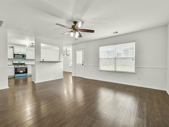 5th image of 2921 Seacrest Ln