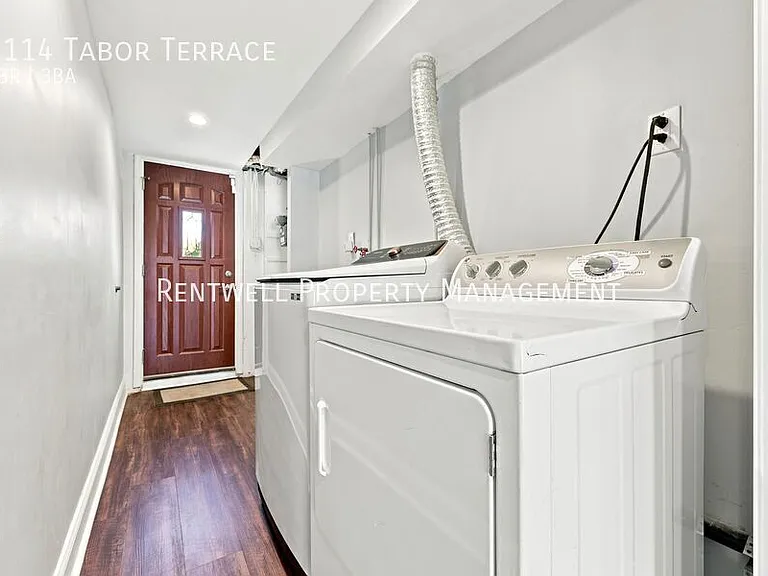 1114 Tabor Ter — Photo 14