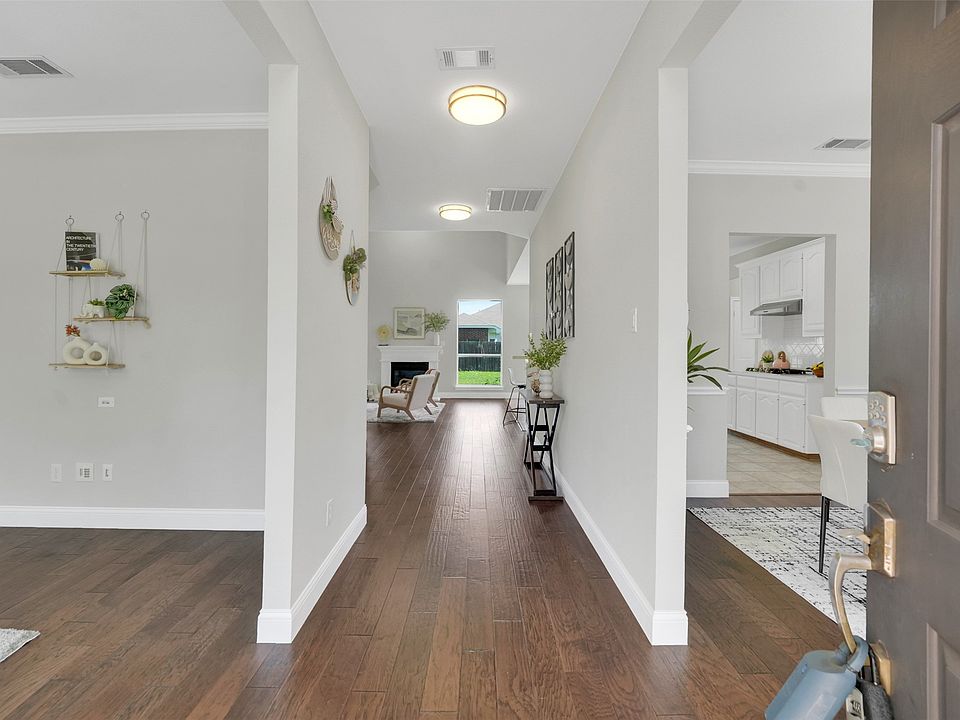 3925 Wisteria Ln, Haltom City, TX 76137 | Zillow