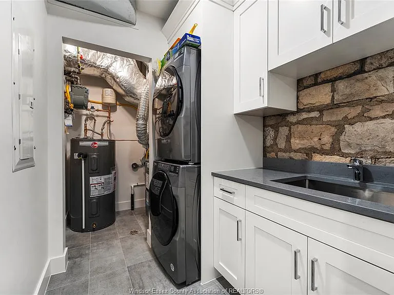 247 Brock St #103 — Photo 5