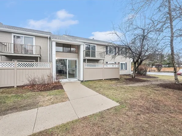 3 Village Way APT 7, Natick, MA 01760