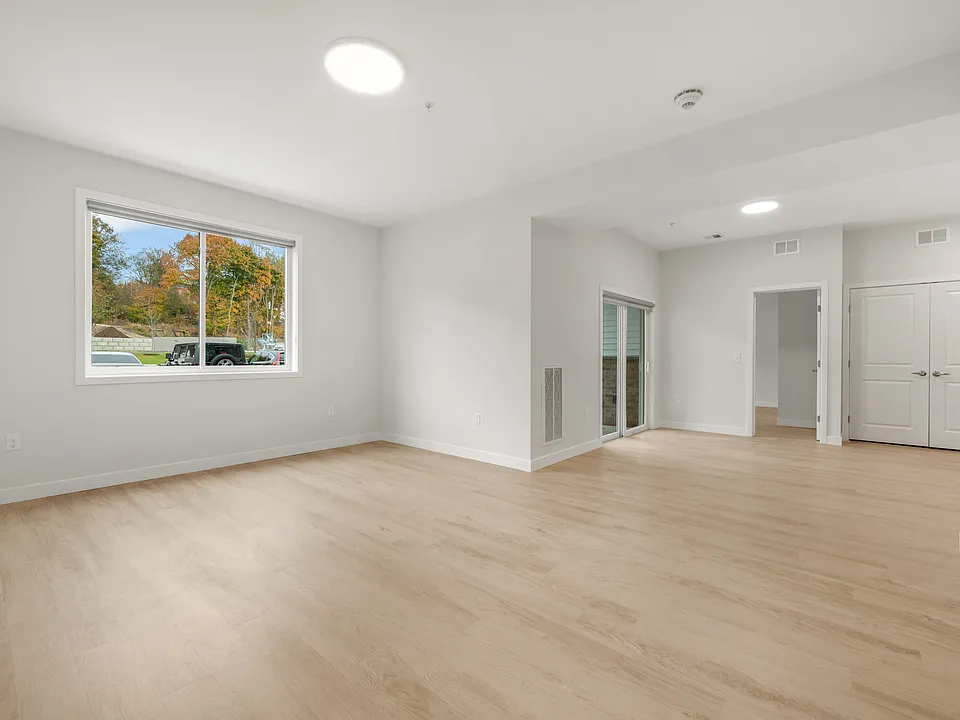 Building Photo 5