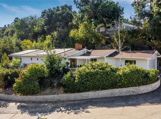 3887 Woodcliff Rd, Sherman Oaks, CA 91403