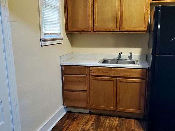 3rd image of 1404 W 19th St