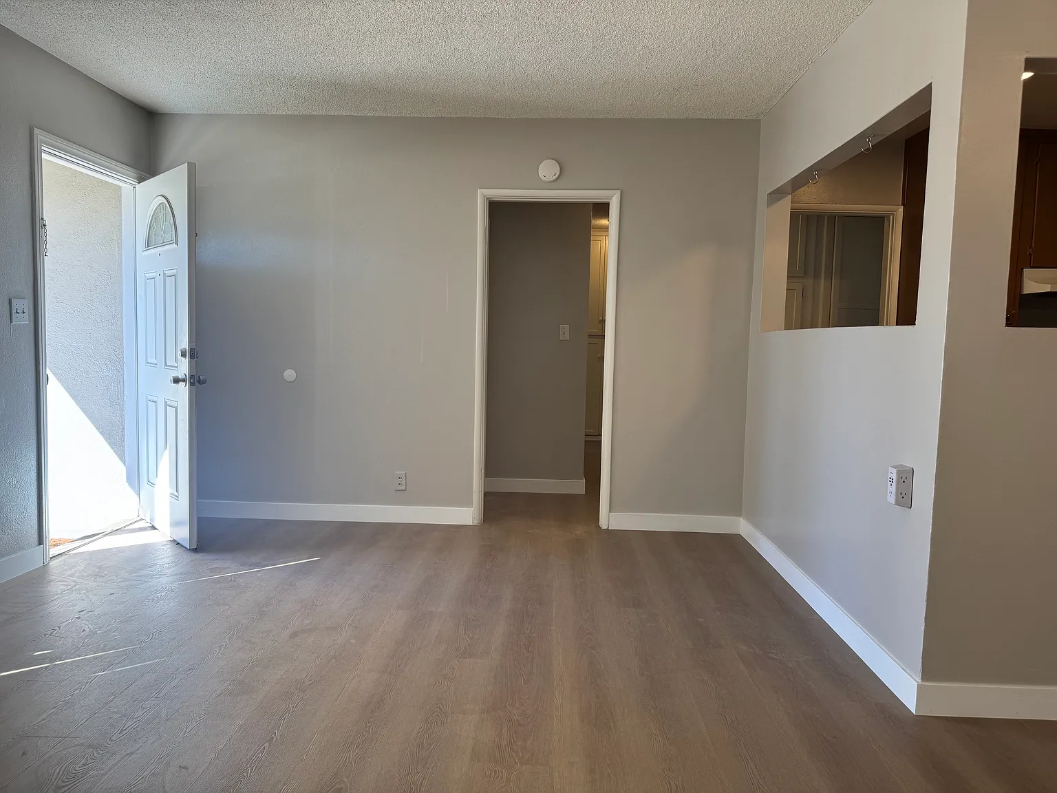 3 bed, 1.5 bath, 1330 sqft, $2,800 — Photo 3