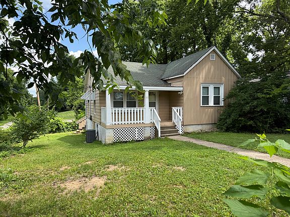 2nd image of 323 Ming St
