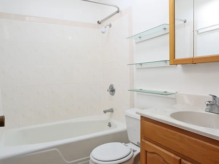 226 10th Ave #6 — Photo 16