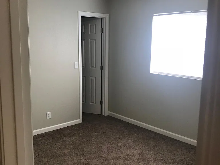 906 E Oakridge Ave — Photo 15