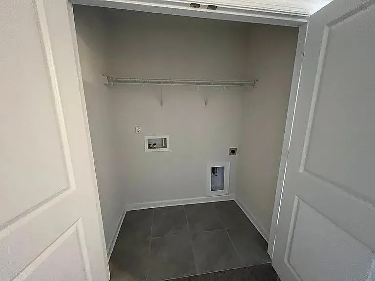 2027 Tears Ln — Photo 16