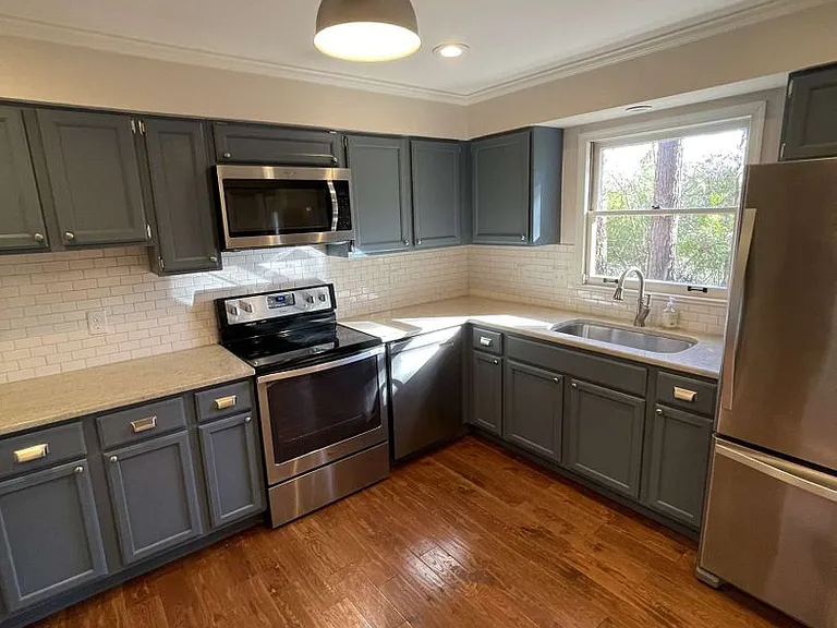 1515 E Franklin St #B-27 — Photo 2
