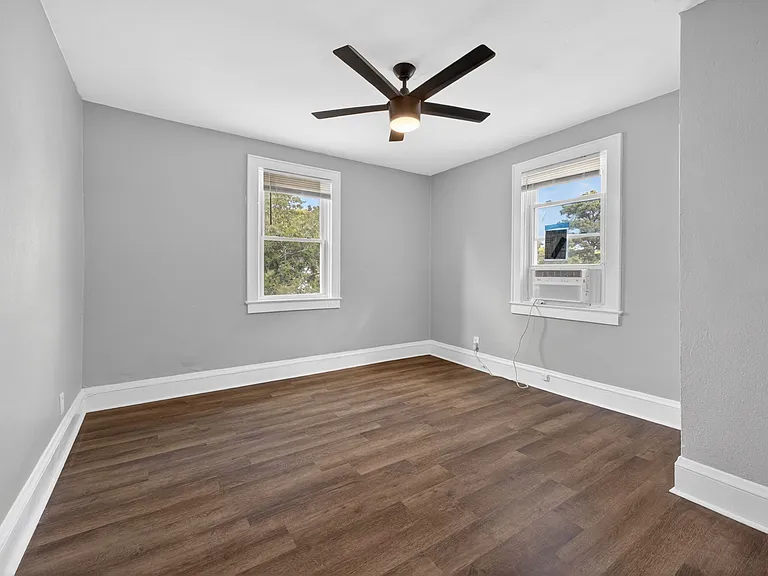 1201 Tallwood St #2 — Photo 2
