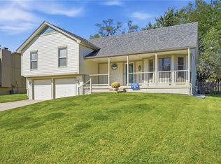 304 20th Ave S, Greenwood, MO 64034