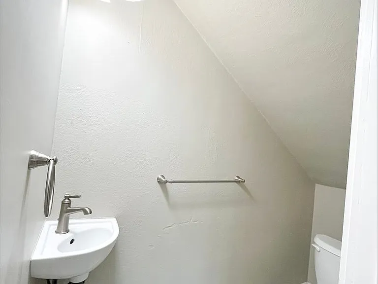 2801 H Street — Photo 10