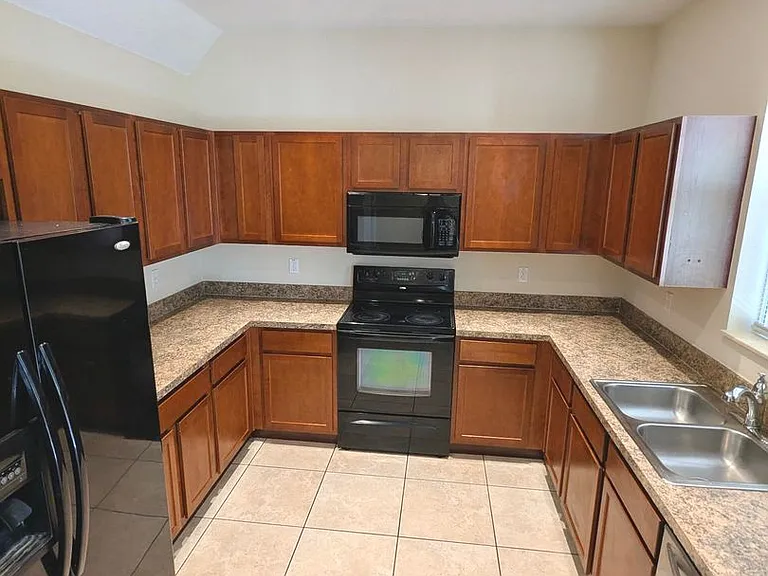 1918 Yellowfin Dr — Photo 3