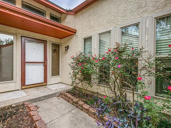 3rd image of 307 Oakwood Dr