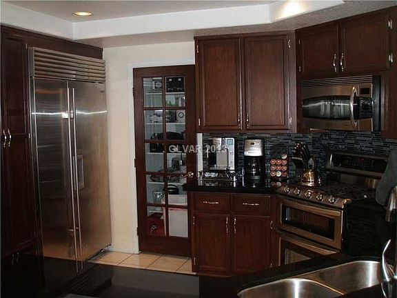 5th image of 821 Long Branch Dr