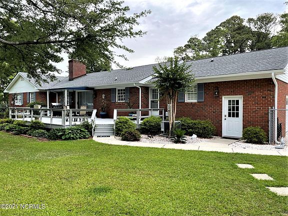 4th image of 715 Country Club Ct