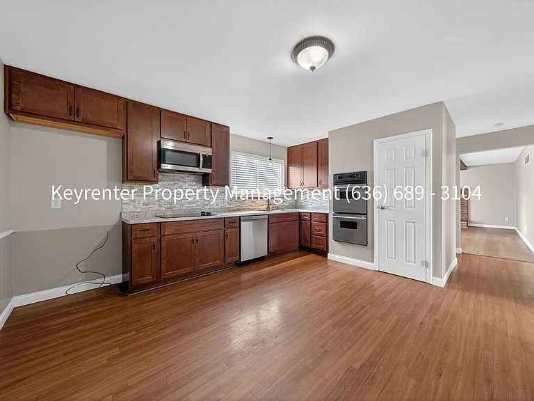 15362 Olive Blvd — Photo 7