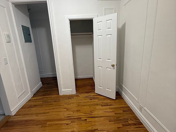 4th image of 2870 Valentine Ave #3