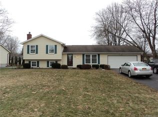 5 Red Leaf Dr, Rochester, NY 14624