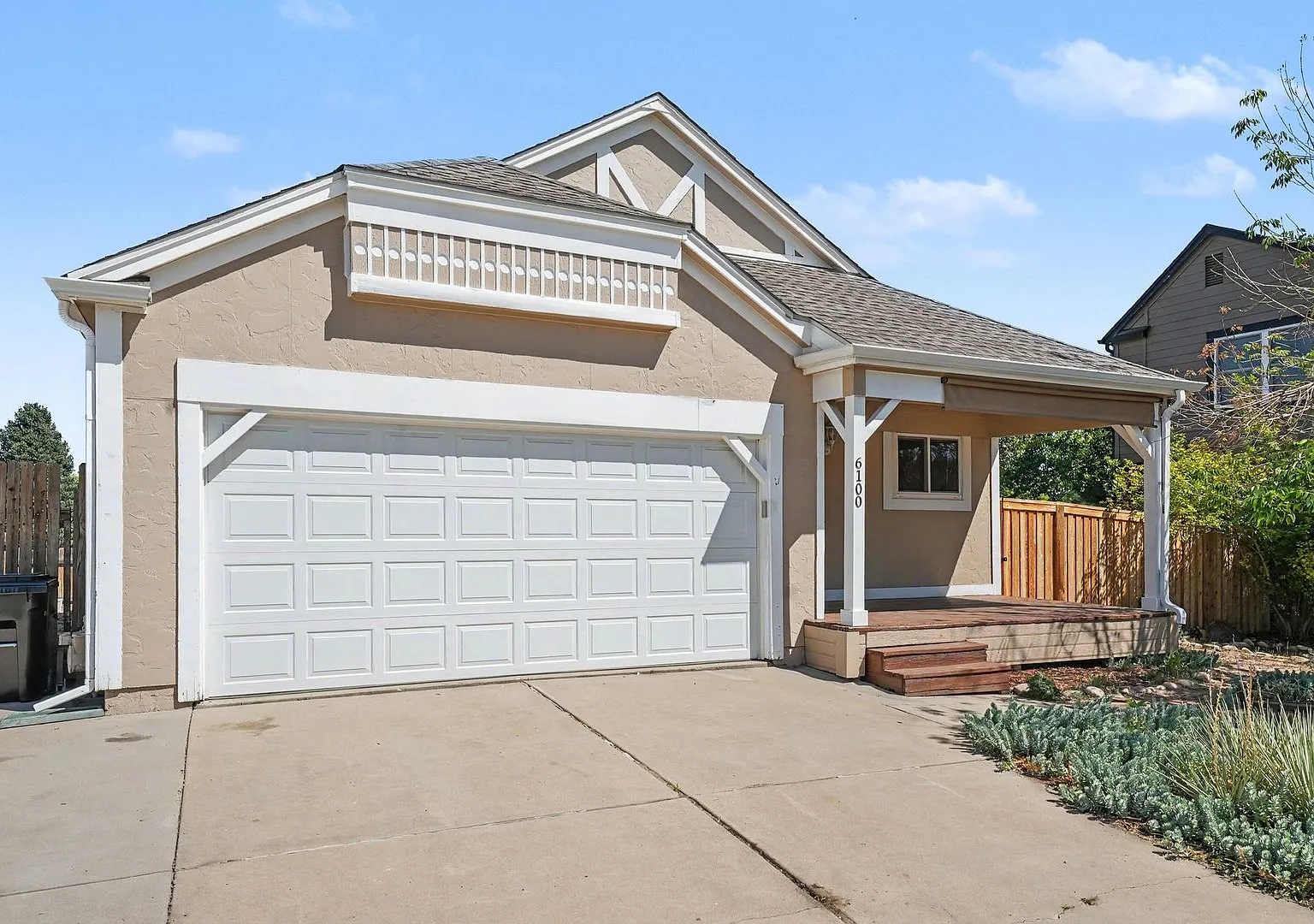 Welcome Home to Your New Arvada Home.... with fantastic outdoor space! Available NOW!! — Photo 2