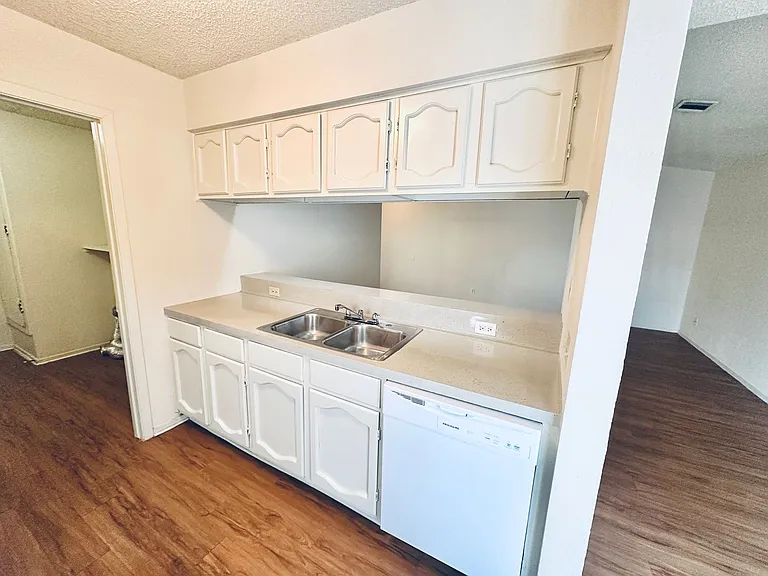 12504 Tree Line Dr — Photo 12