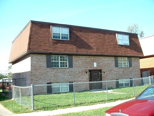 1st image of 1817 Gerald Dr APT F