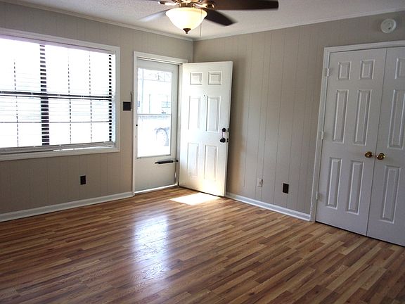 2nd image of 1823 India Hook Rd #1823