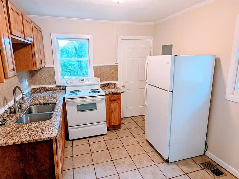 850 Mildred Pl NW — Photo 10